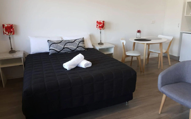 Aza Motel