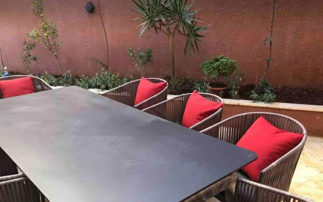 Spacious Amman flat with garden and Pool