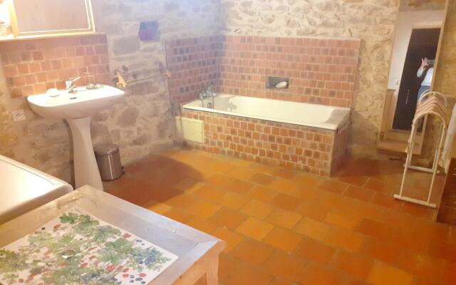 House With 4 Bedrooms in Laudun-l'ardoise, With Wonderful City View, Furnished Garden and Wifi