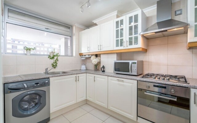 Elegant 3 Bedroom Flat Close to Kensington Garden