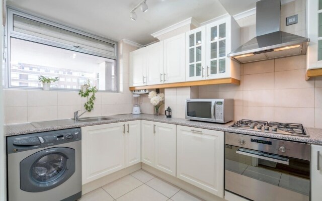 Elegant 3 Bedroom Flat Close To Kensington Garden