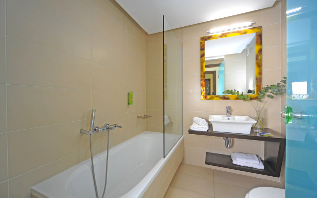 Steris Elegant Beach Hotel & Apartments