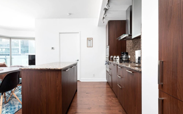 Downtown Toronto Condo near Scotiabank Arena