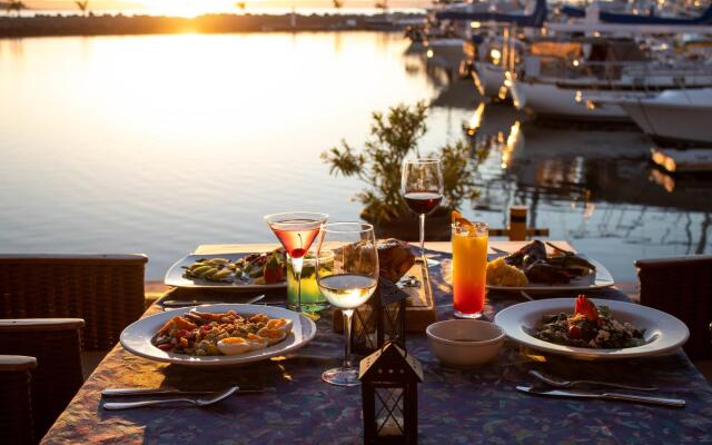 The Westmarine Waterfront Hotel