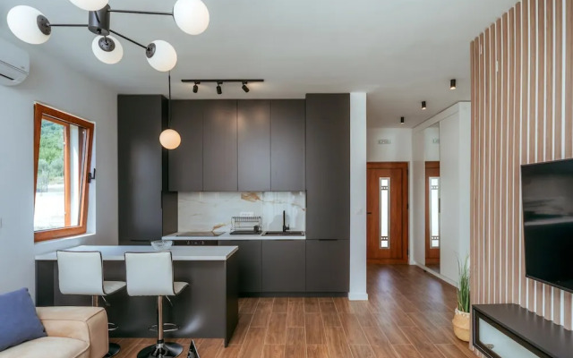 Uphill Glavanovic Pool Villa