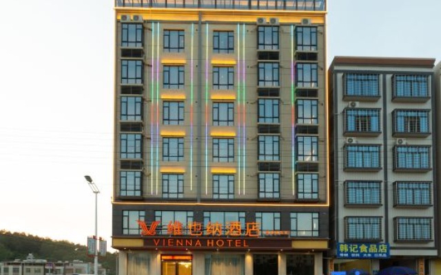 Vienna Hotel (Huazhou Lvjing International) — 3-star hotel in Maoming
