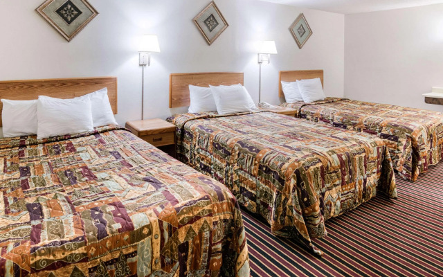 Rodeway Inn & Suites