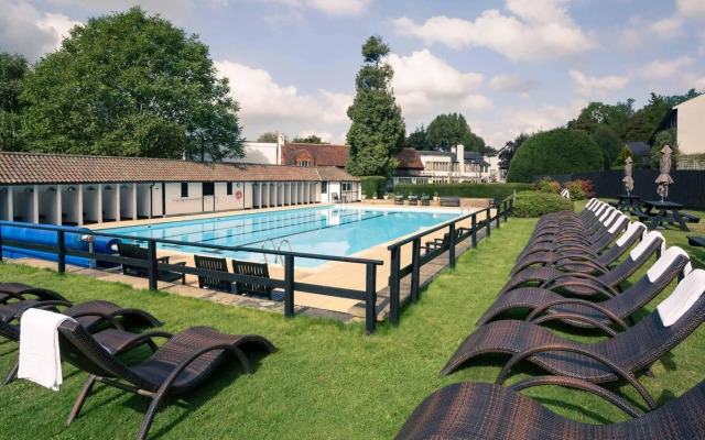 Sunday Box Hill Burford Bridge Hotel