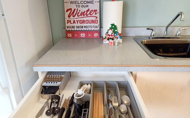 Golden Mountain View Suites