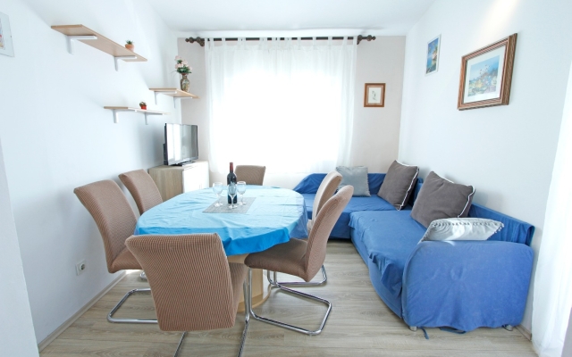 Apartment Nika - nice garden: A3 Nin, Zadar riviera