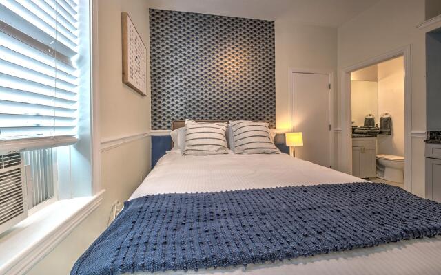 Cute and Cozy Studio!