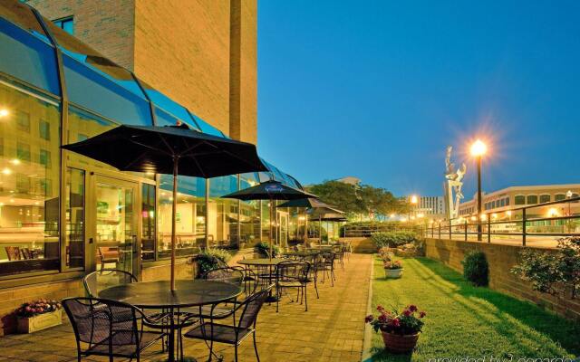 Delta Hotels by Marriott Muskegon Convention Center