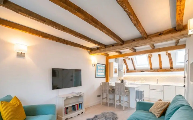 Stable Annex Bisham - Vibrant 1 Bed With Parking