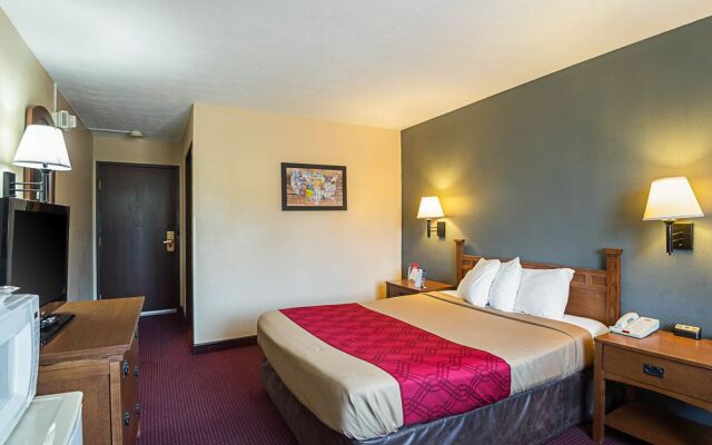 Econo Lodge Junction City I-70 Near Fort Riley