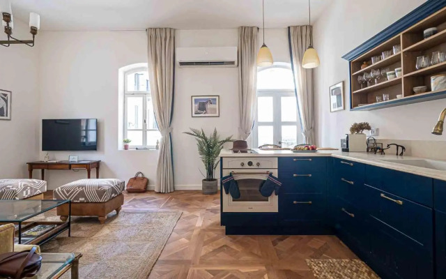 VELLER Shemaiah Apt #3