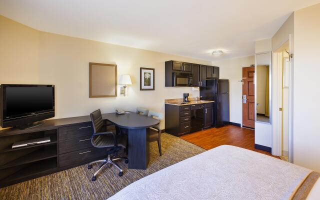 Candlewood Suites Indianapolis Airport by IHG
