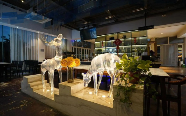 Bailu Zhiyin Hot Spring RV Campground