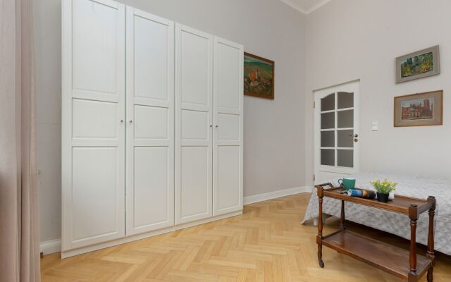 Classic Warsaw by Renters Prestige