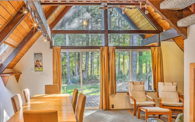 Four Stone Lodge Near Mt Rainier