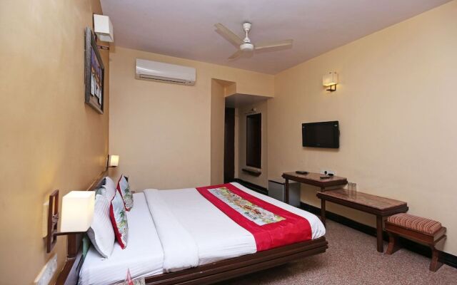 OYO 8600 Hotel Deepali Executive