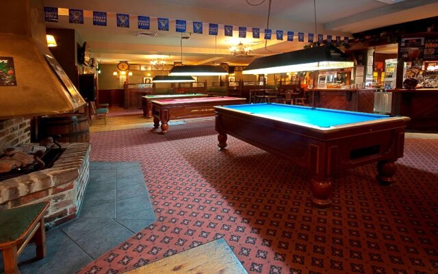 Nightcap at Monash Hotel