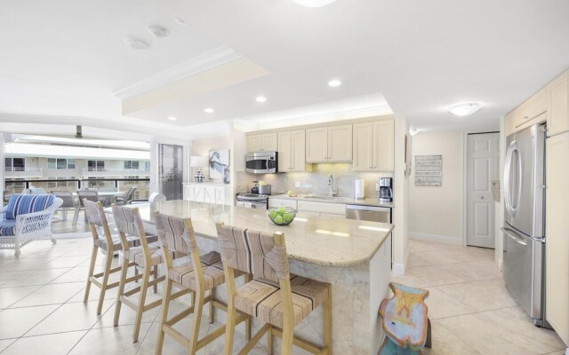 Cozy Beachfront Getaway With Pool and spa