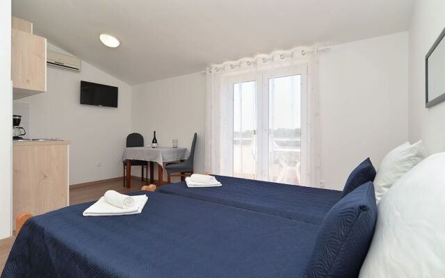 Apartments Emil 596