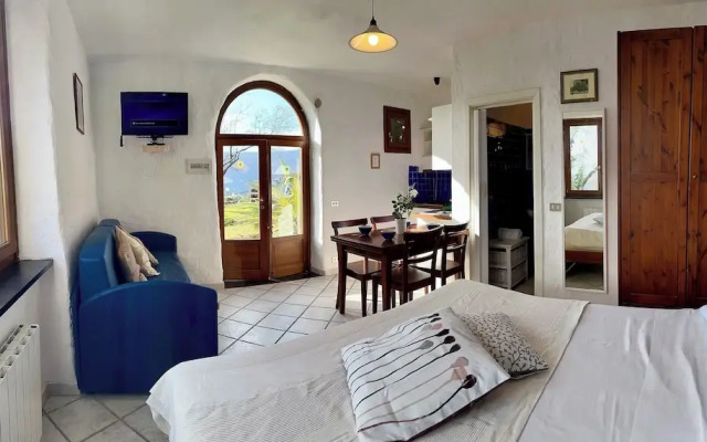 Panoramic Rural House With Garden