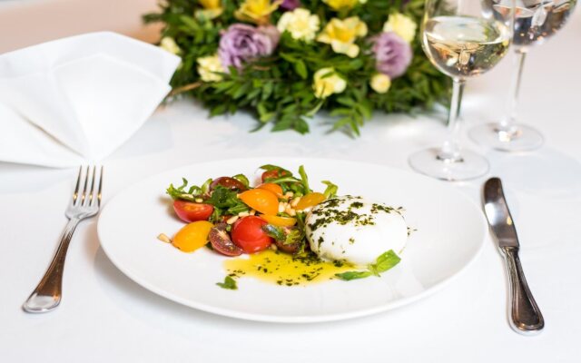 Crystal Palace Boutique Hotel