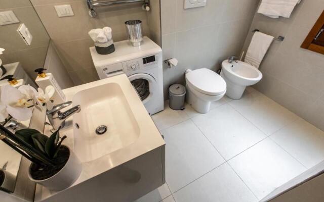 Charming Apartment on the Grand Canal R&R