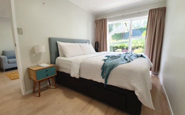 Herne Bay Gem Near Beach - Carpark