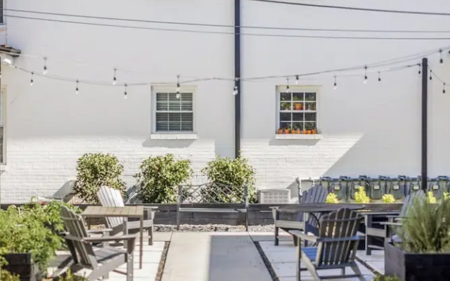 881 Furnished Apartments