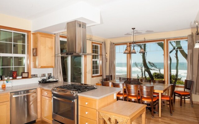 Sheltering Pines 4 Br cottage by RedAwning