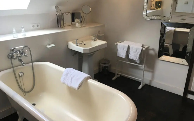 Boulevard Leopold Rooms & Suites