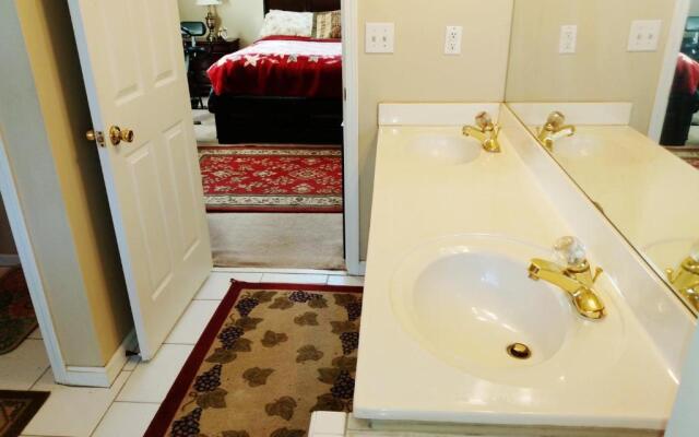 Private Room in Spanish Style Home