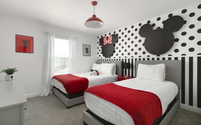 Chic townhouse with private pool near Disney