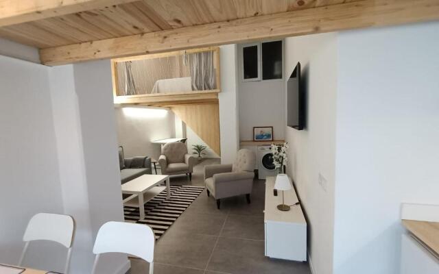 New & Modern Studio Loft 2