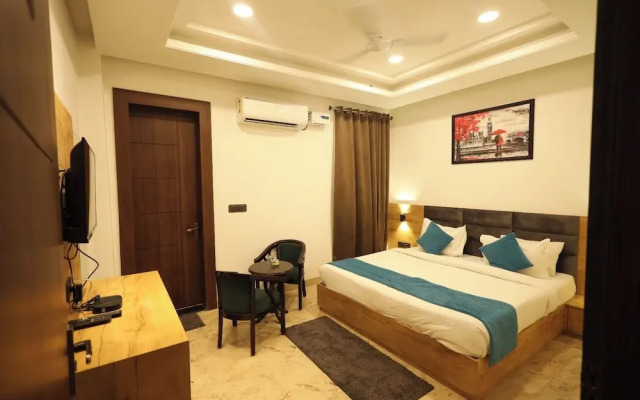 Radha Bihari Nikunj Inn & Restaurant