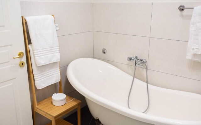 Nice Apartment in Split With 2 Bedrooms and Wifi