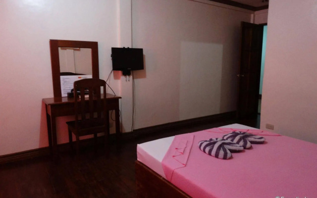 OYO 621 De Loro Inn