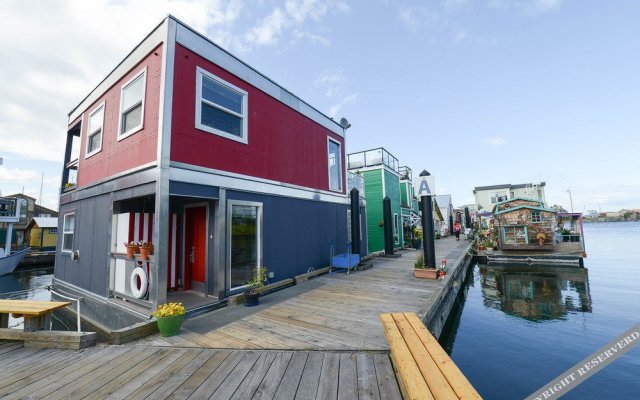 A Float Home B&B in Fisherman’s Wharf
