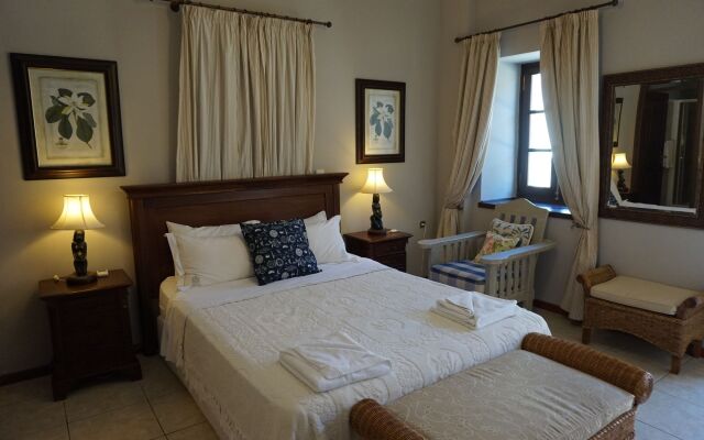 Faros Suites - Adults Only