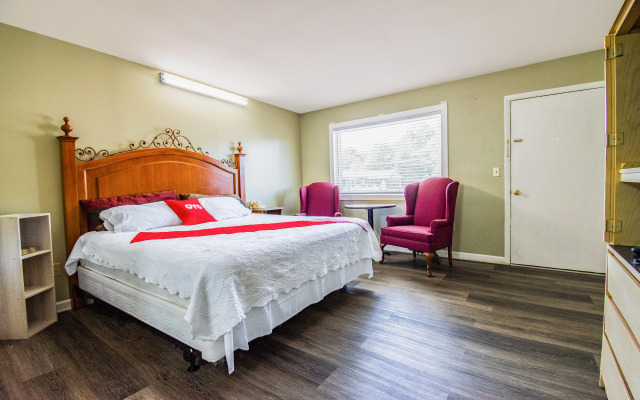 OYO Hotel Calhoun, GA I-75