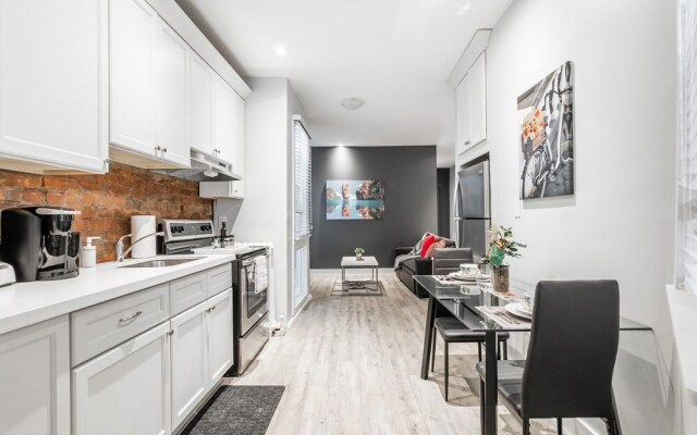 Upscale 2BR Apt - Prime Location w Netflix