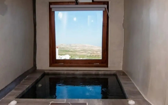 Santorini Rooftop Hot Tub Suite w Panoramic Views