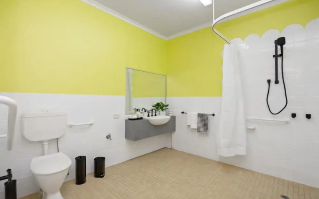 Fitzroy Private Rooms @ 132 Nicholson Homestay