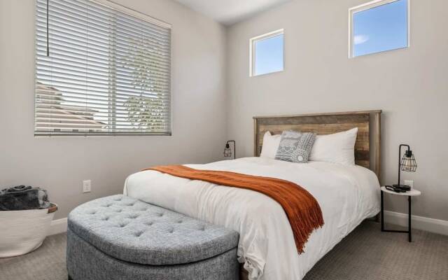 Family Desert Oasis 5 Bedroom Home