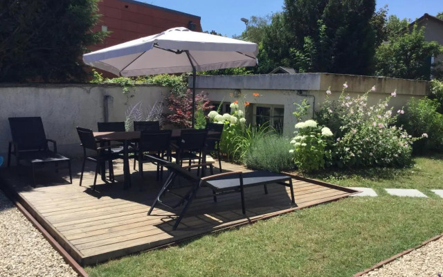 Charmante maison de ville avec jardin et piscine