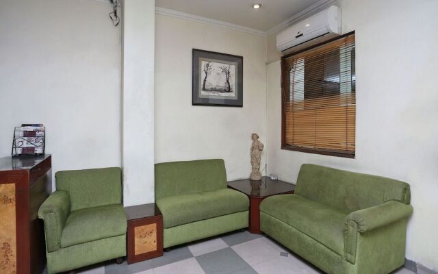OYO 3499 Tekarees Inn