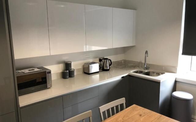 Entire spacious 4 bedroom apartment in Bournemouth